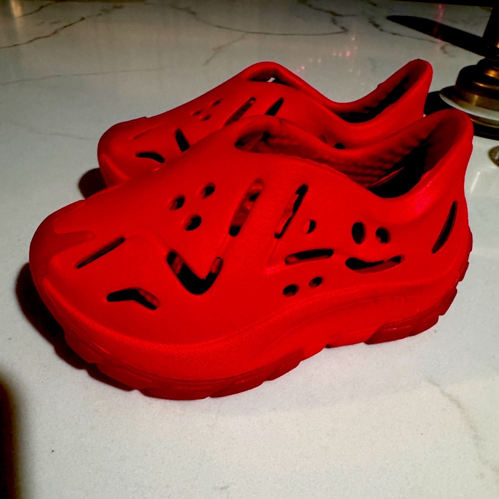 Sia collective foam runners